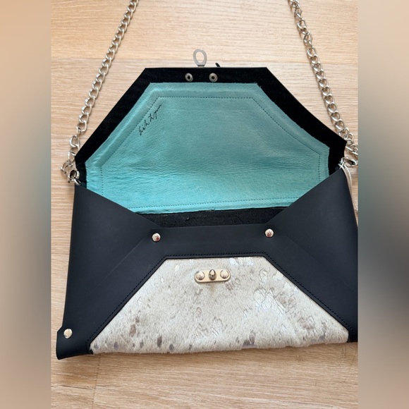 NWT NEW $300 Erika Lynn Cowhide Leather Envelope Crossbody Clutch Silver Black - Picture 4 of 9